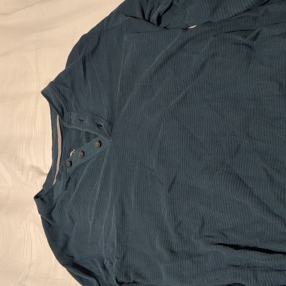 Quarter button Henley.